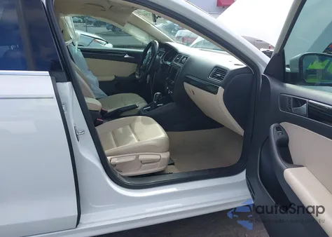 2016 Volkswagen Jetta 1.8T Sel/1.8T Sel Premium z USA, uszkodzony, nr VIN 3VWL07AJ6GM409184